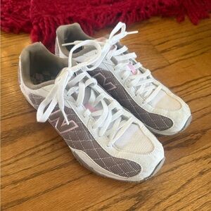 New Balance Women's Sneakers in White and Brown
